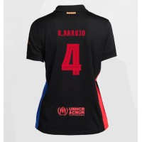 Fotballdrakt Dame Barcelona Ronald Araujo #4 Bortedrakt 2024-25 Kortermet